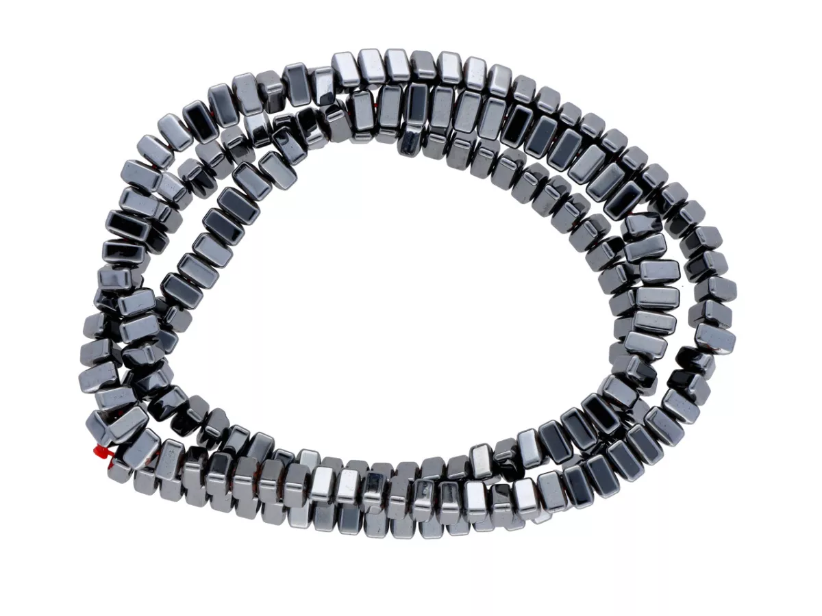 K7J29 HEMATYT TRÓJKĄTY 4/2,2 mm - 1 SZNUR