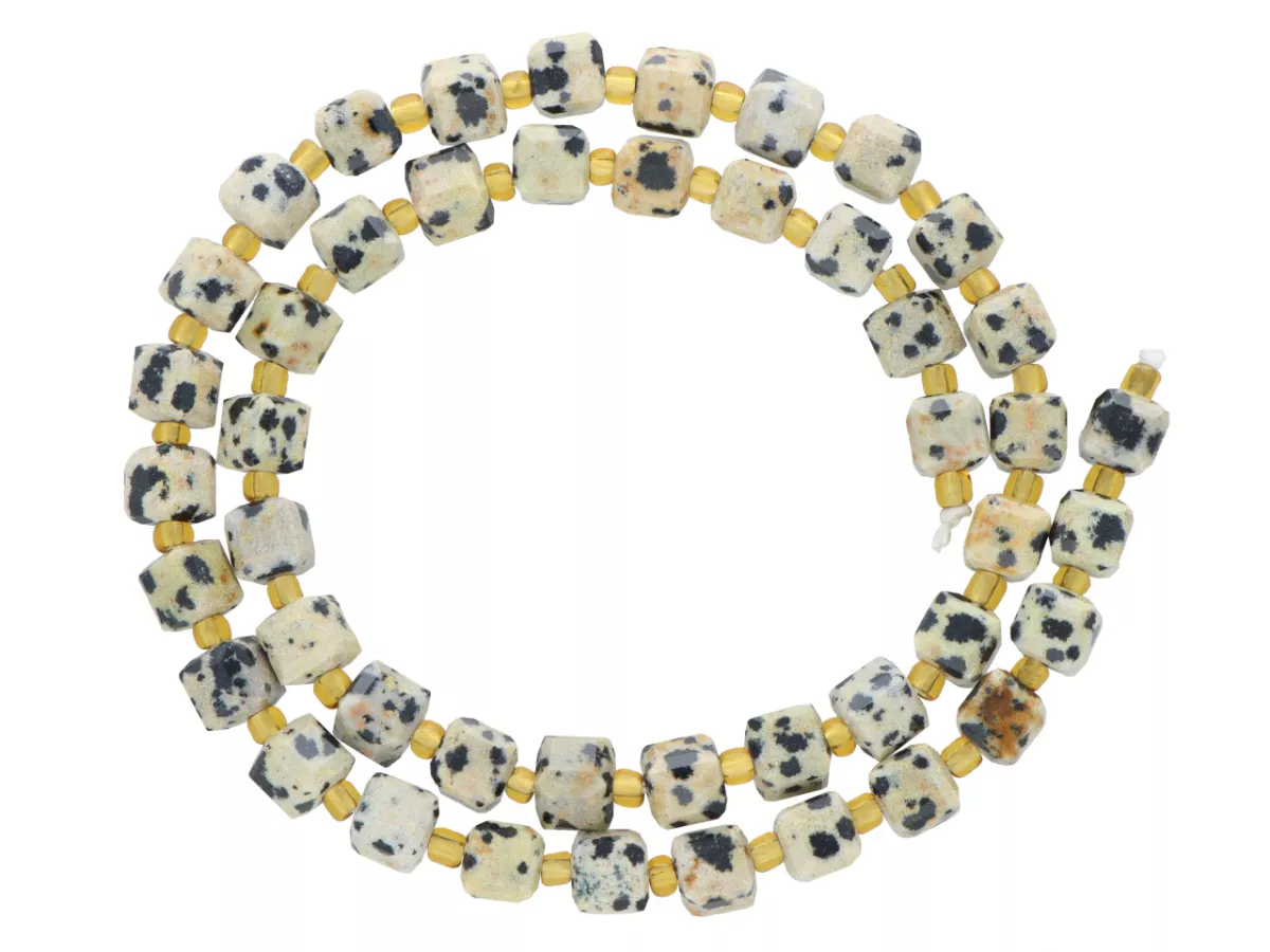 K7O52 JASPIS DALMATYŃSKI KOSTKI FASETOWANE 6/6 mm - 1 SZNUR