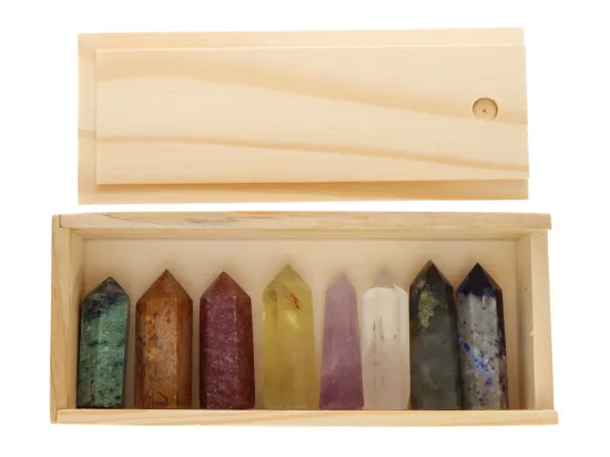 K7J79 ZESTAW KAMIENI NATURALNYCH W DREWNIANYM PUDEŁKU 