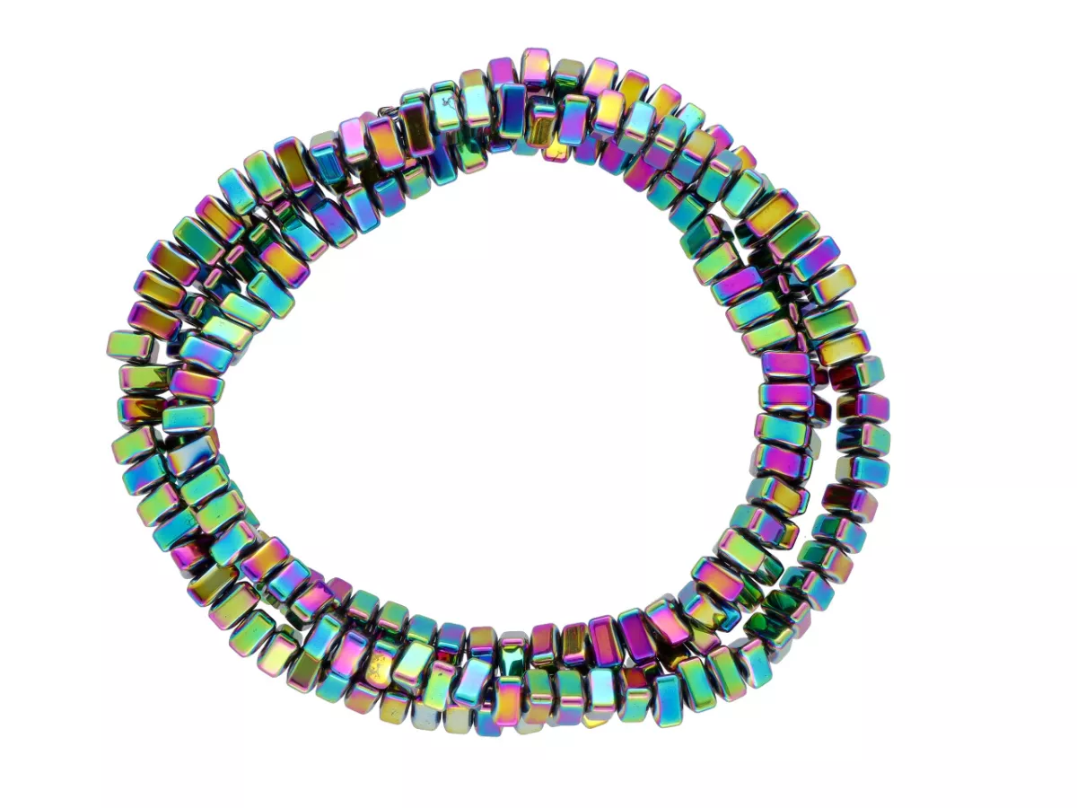 K7J31 HEMATYT TRÓJKĄTY 4/2,2 mm - 1 SZNUR