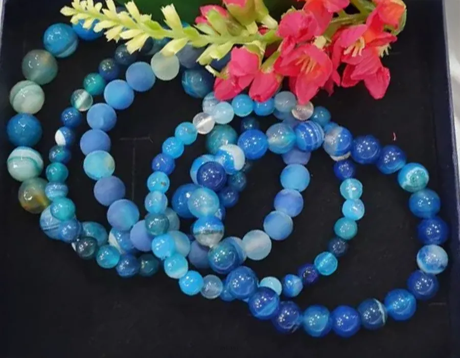 Jak zawiązać bransoletkę na gumce? Praktyczny przewodnik