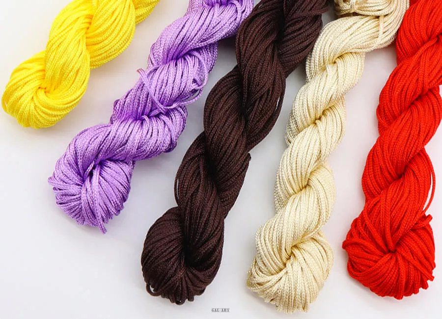 Jak zrobić breloczek ze sznurka? Instrukcja krok po kroku