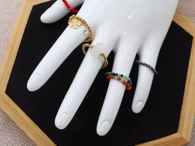 Pierścionki z koralików – jak zrobić? Tłumaczymy krok po kroku